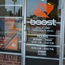 Window Lettering vs. Graphics: What’s Best for Richmond Stores? Thumbnail